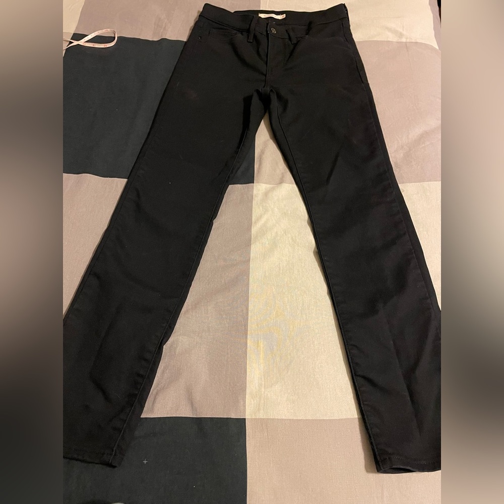 Black Levi’s 312 Jeans